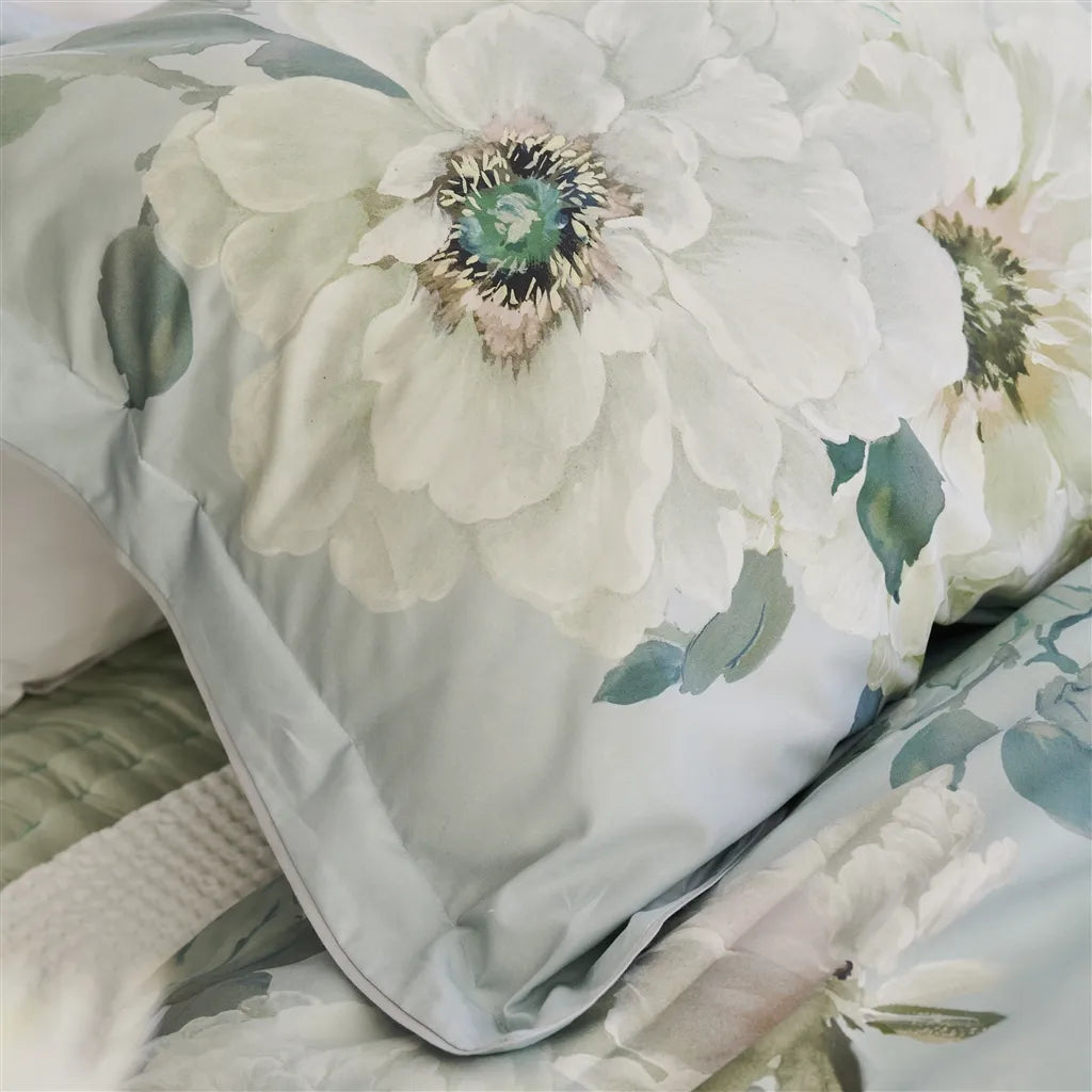 Fleur Blanche Platinum sham detail
