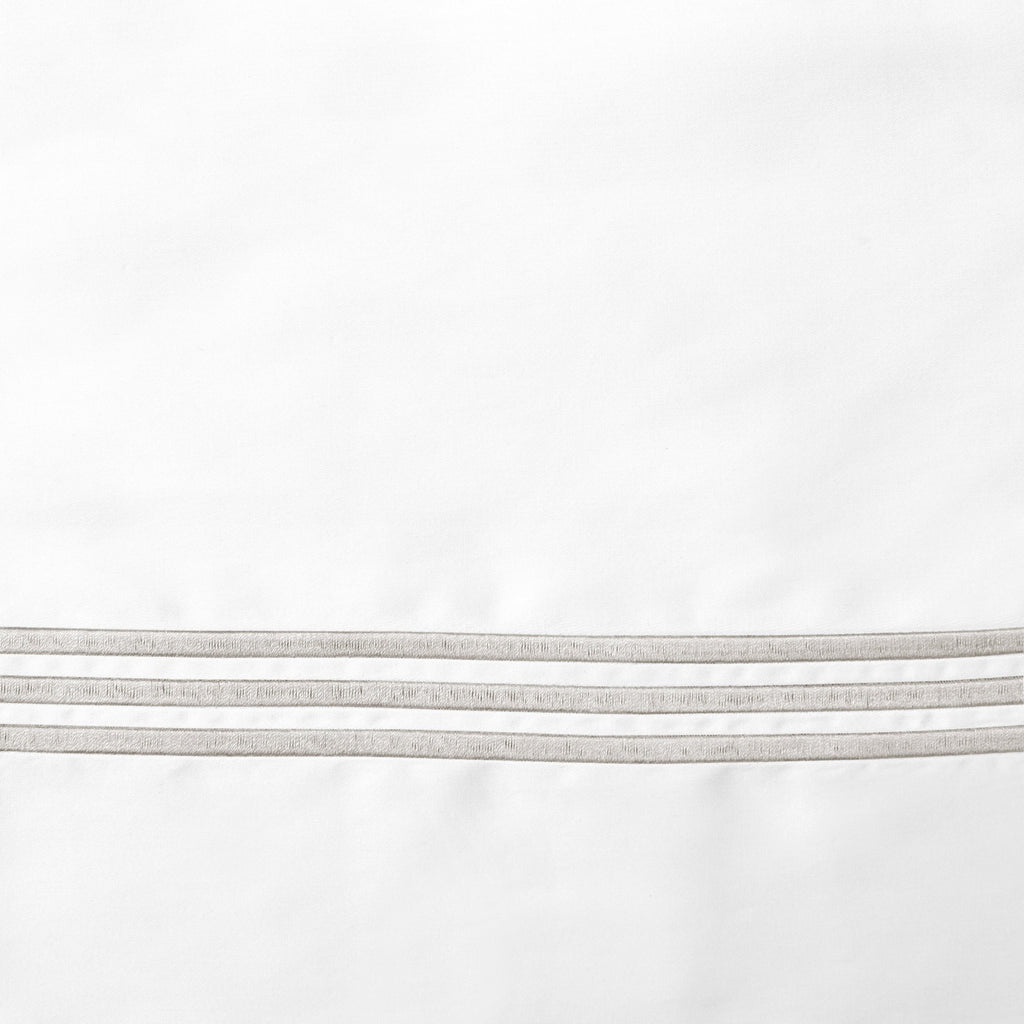 Platinum Sateen White/ Pearl swatch