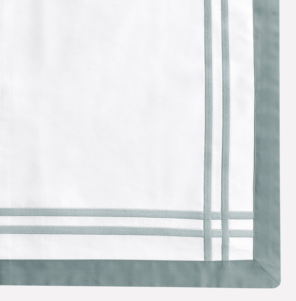 Sinfonia White/ Wilton Blue swatch