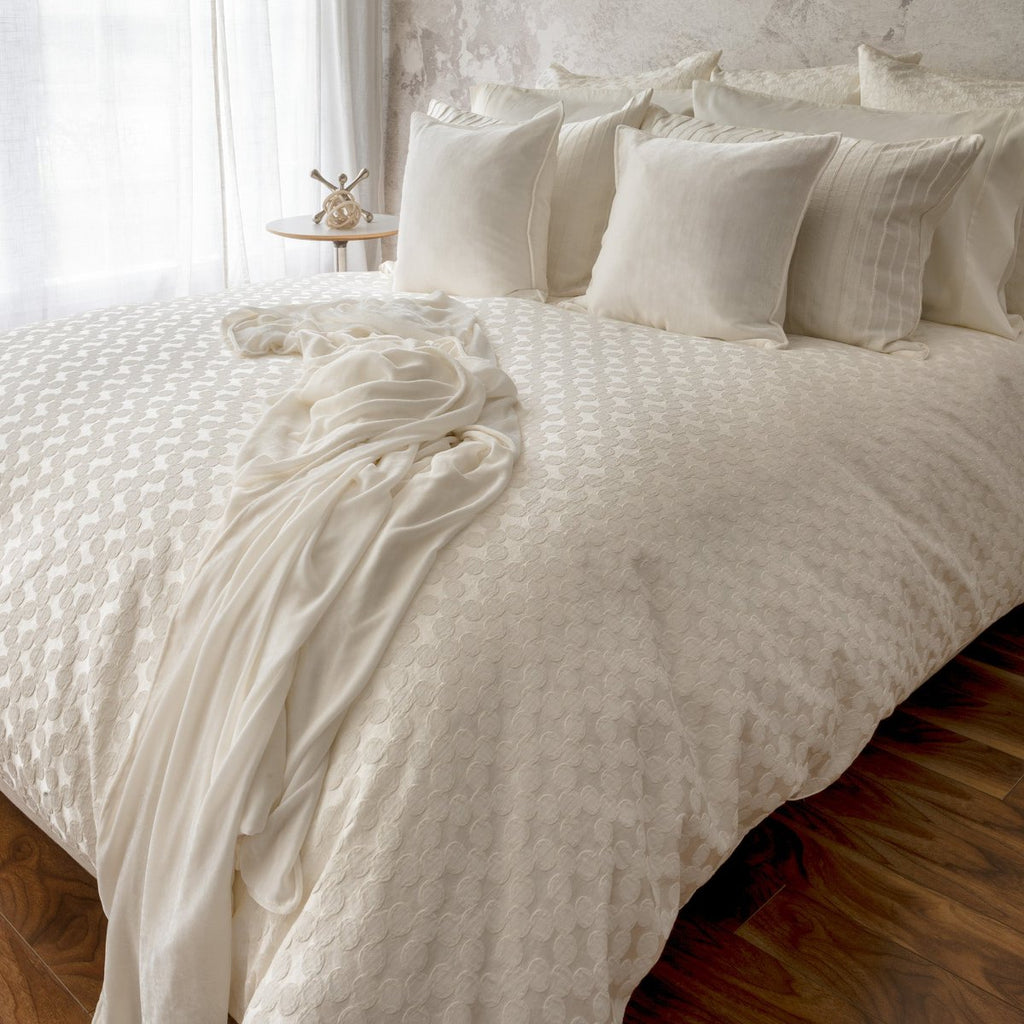 Anello Alabaster bed with Circle Jacquard Pattern Duvet