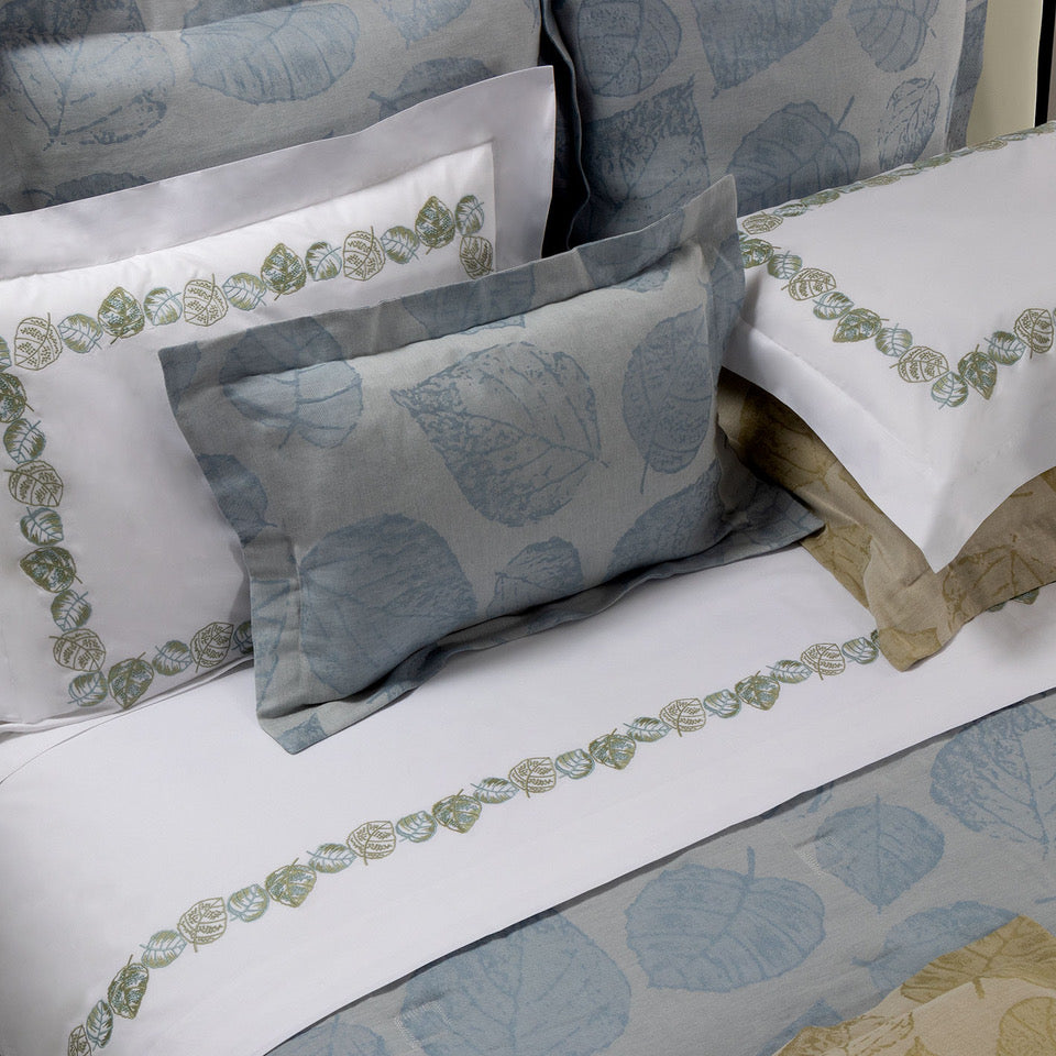 Feuilage Embroidery bed Close Up in White/ Sage Green