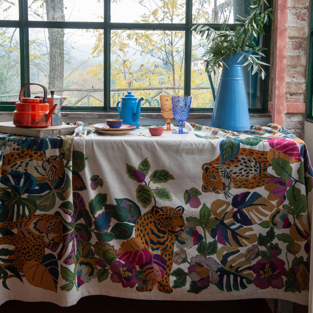Tablecloth with leopard and leafs 