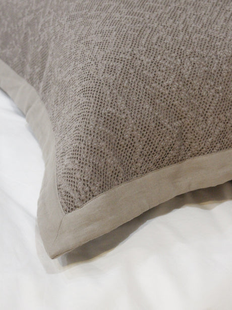 SG Rayleigh Euro Sham detail picture