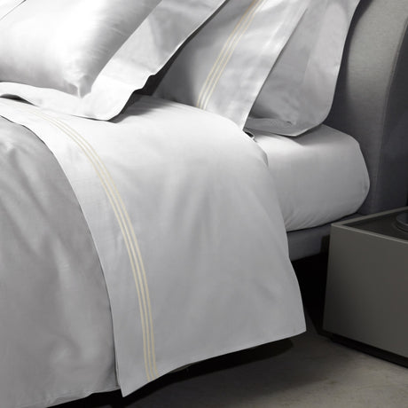 Platinum Sateen Pearl/ Ivory sheet border detail