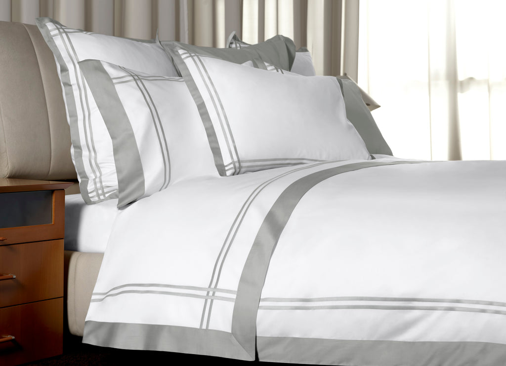 Sinfonia White/ Silver Moon bedding