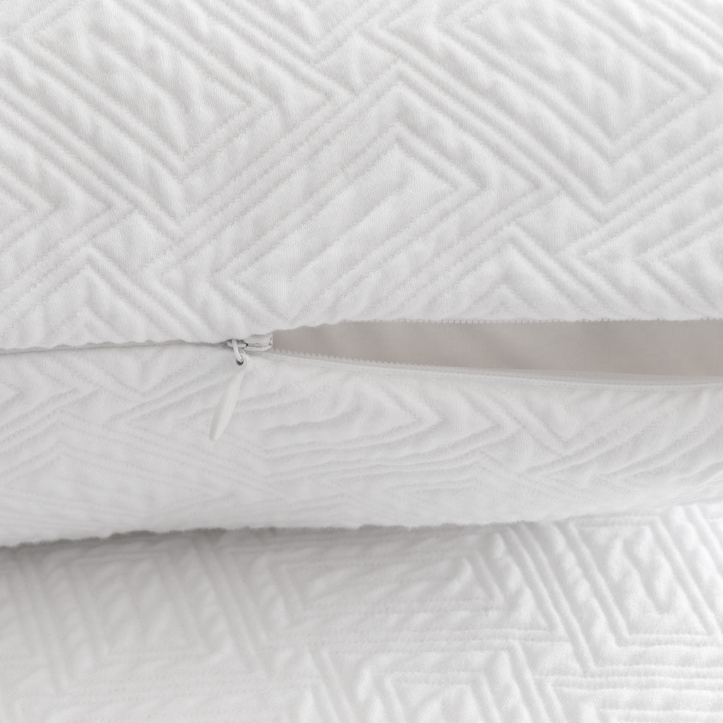 St Geneve Scala white sham zipper detail