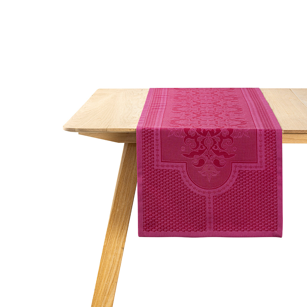 Le Jacquard Francais Palais Venitien runner in pink