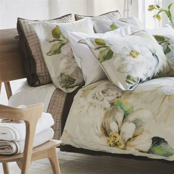 Jardin Botanique Birch Queen Duvet Cover Set Side view with other accessories