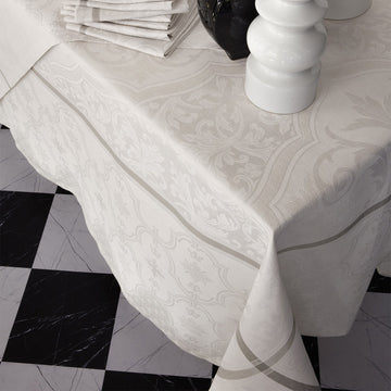 Armoiries Off White Tablecloth with napkins 