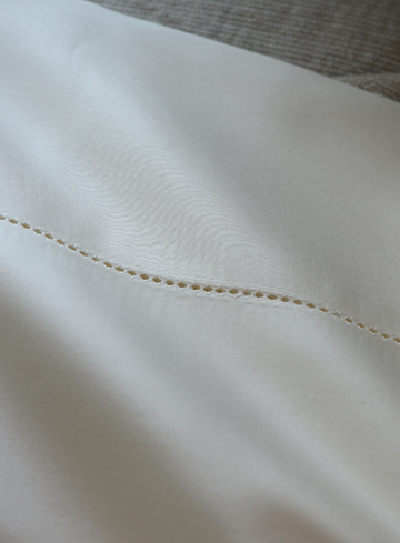 Splendido Sateen Ivory Sheeting