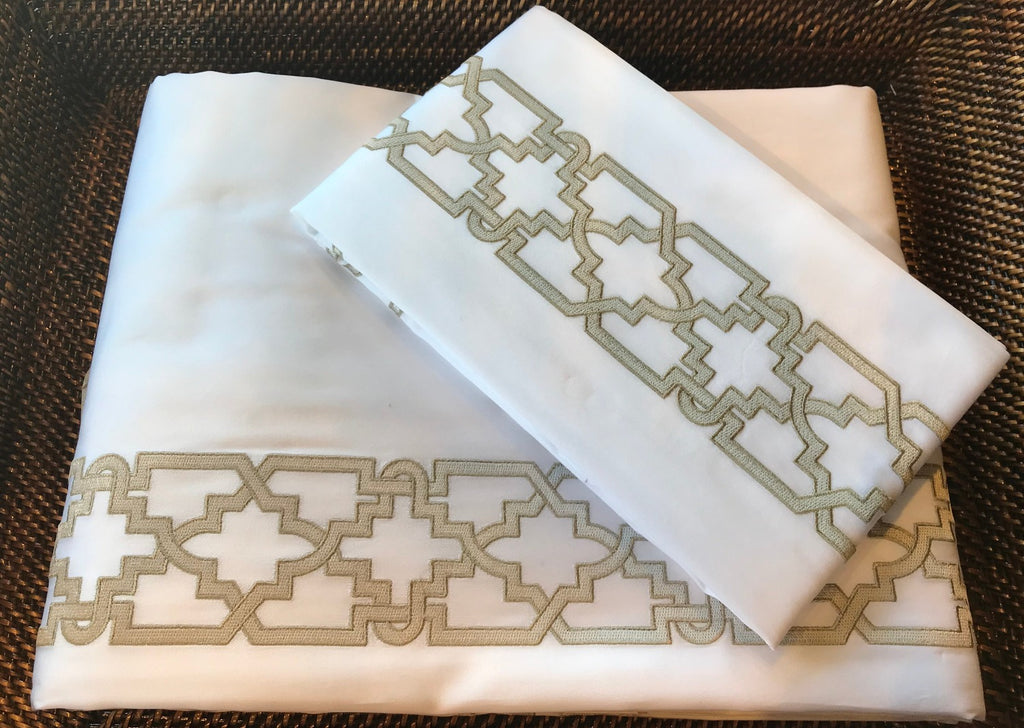 Fretwork King Sheet Set in White/ Khaki