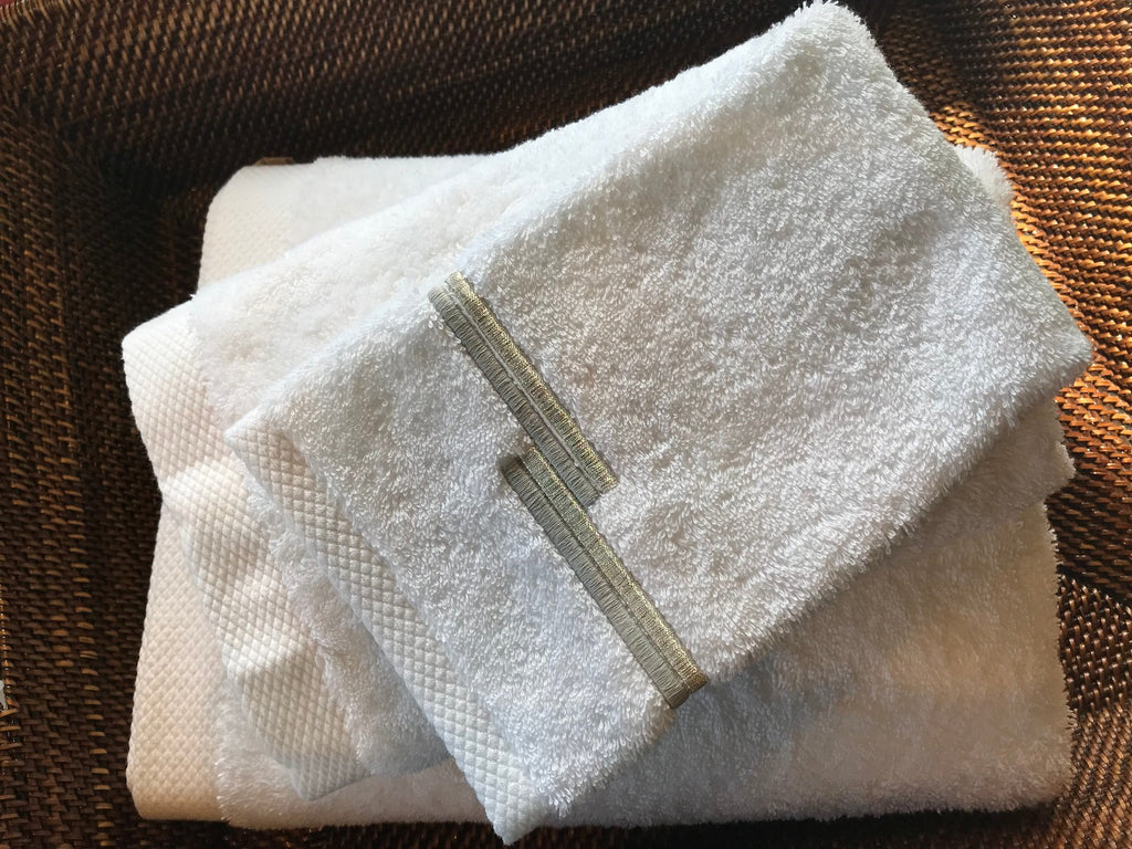 Gabrio Embroidered Fingertip Towels