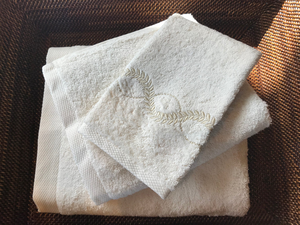 Diana Embroidery Fingertip Towels