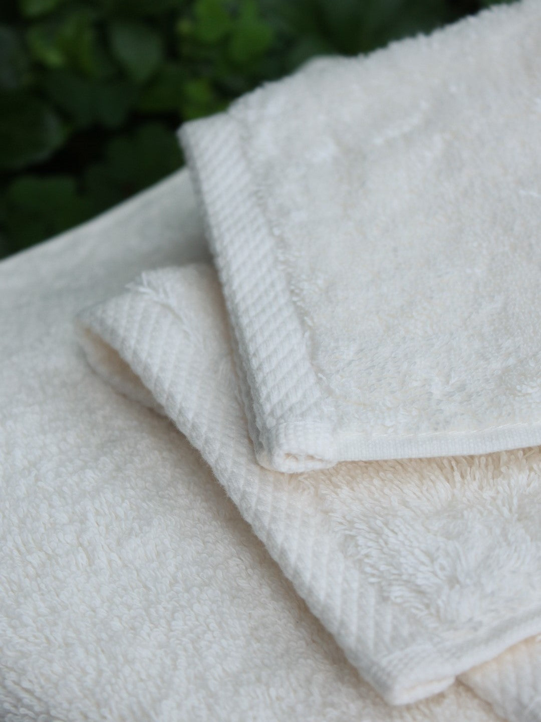 Liscia Ivory Towel detail