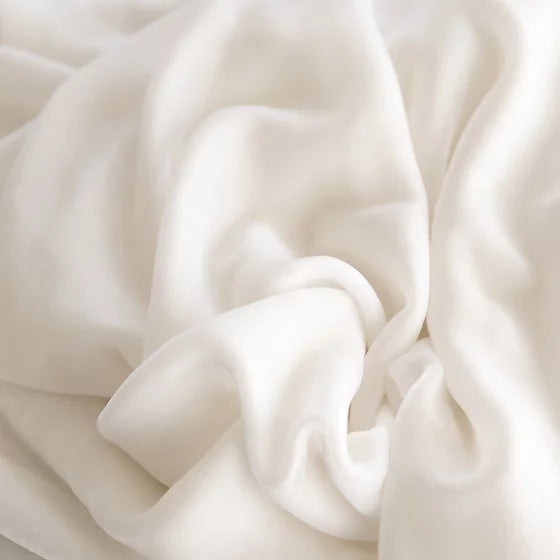 Divina swatch - Pearl