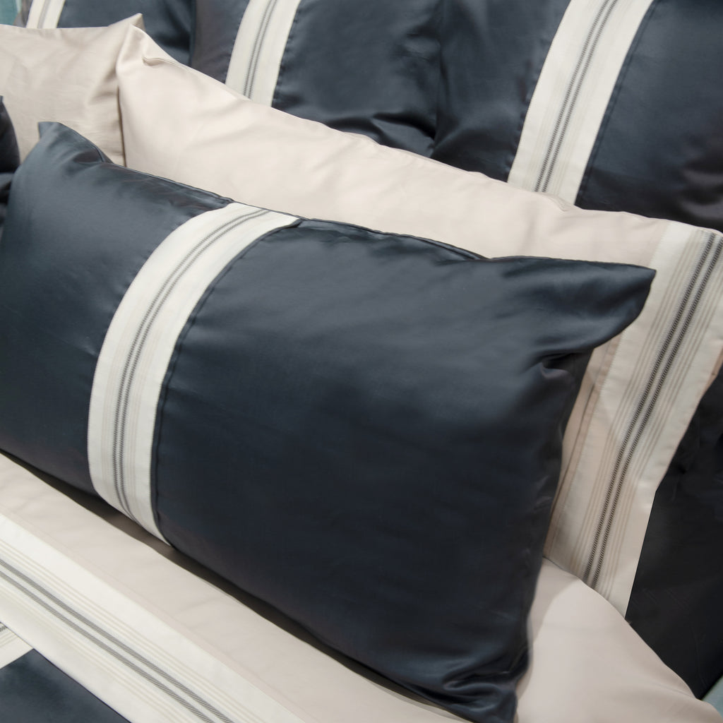 Sussex Detail in Soot and Shell colour