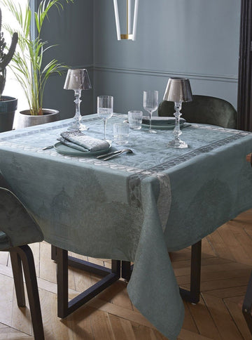 Symphonie Baroque tablecloth with table setting 