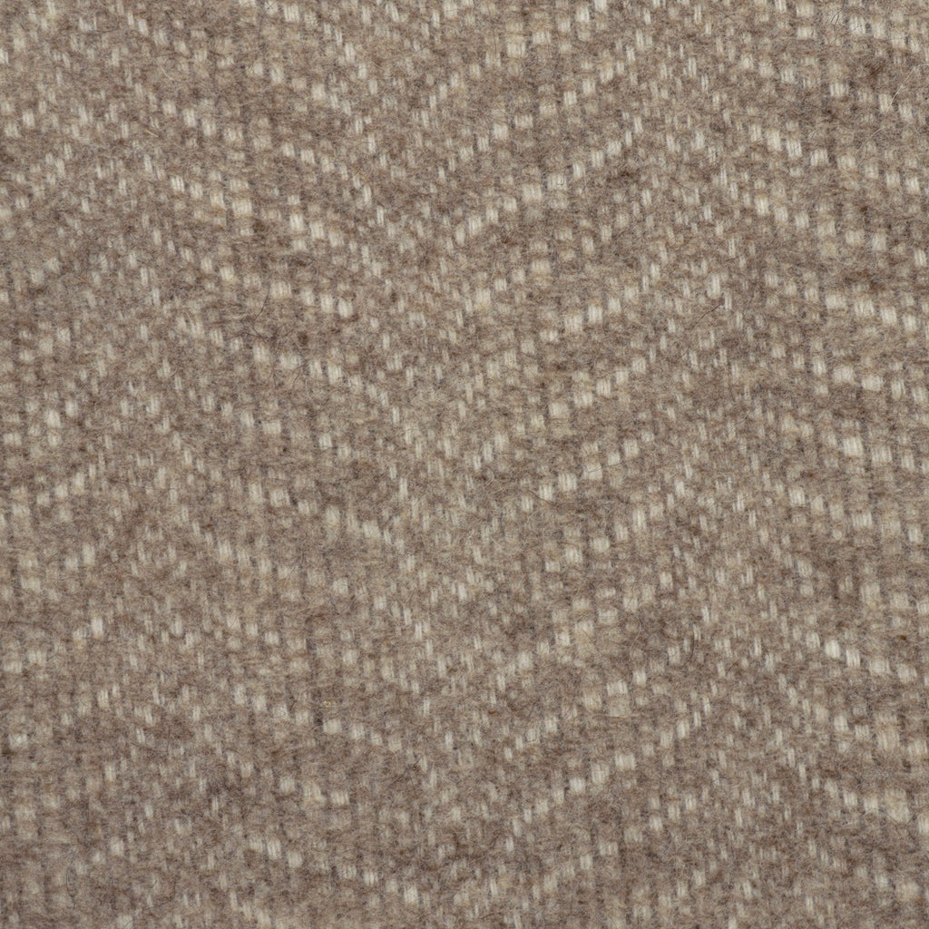 Zola Throw Latte - Swatch